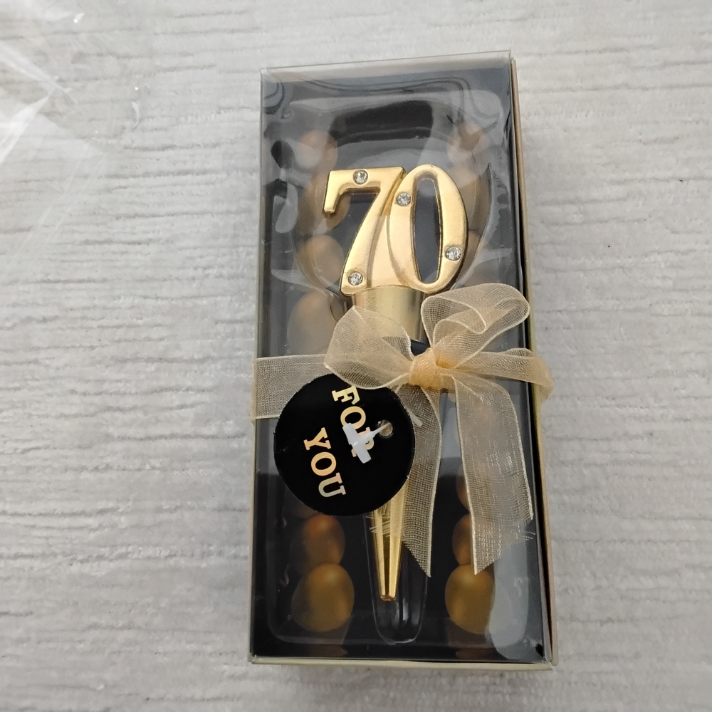 Gold 70 Wine Bottle Stopper - Picture 4 of 5